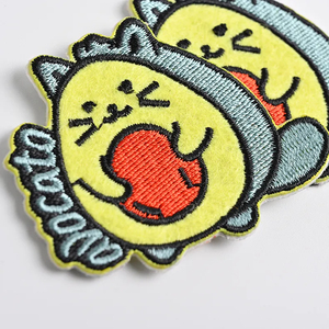 Precio de fábrica lindo Animal forma 3D coser gancho bucle parche para niños sudaderas con capucha logotipo personalizado bordado parches hierro tela bordada - Product Image 1