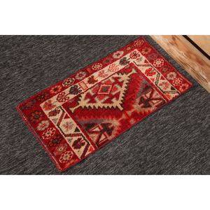 Alfombra turca vintage, alfombra de 1.4x2.7 pies, alfombra roja pequeña con elementos geométricos y florales. - Product Image 3