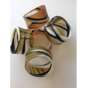 Elegante brazalete impermeable para mujer, brazaletes llamativos únicos de colores mezclados, pieza de joyería hecha a mano de moda para eventos navideños - Product Image 1