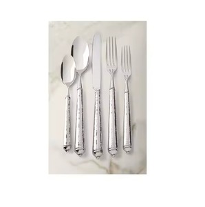 Elegante Juego de Cubiertos Negro y Plateado con Acabado Pintado Moderno, Diseños de Diferentes Tamaños y Formas - Product Image 3