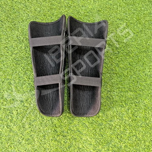 IBERIA - Protectores de Espinilleras de Hockey sobre Patines de Fibra de Carbono Personalizados al por Mayor |   Ligero, protección de alto impacto y rendimiento duradero. - Product Image 3