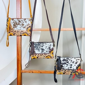 Envío de la gota de lujo de cuero Tooled Wristlet Clutch & Crossbody Mini bolso de mano de cuero de vaca genuino borla monedero Bolsa De mujer - Product Image 1