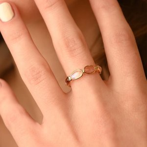 Anillo de Eternidad de Oro Rosa de 18K con Turmalina Natural y Piedra Lunar Arcoíris - Product Image 6