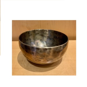 Ancien bol chantant tibétain antique Bol chantant de la profondeur de l'Himalaya Maître du son Bol de guérison au meilleur prix - Product Image 1