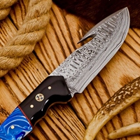 Couteau de chasse et de dépecage artisanal en acier au carbone, multifonction, léger, à lame partiellement dentelée, manche en résine de buffle