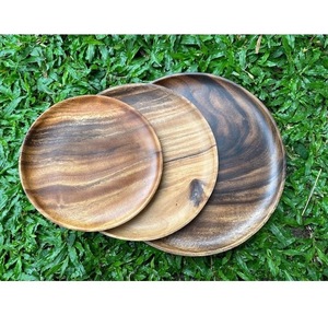 Assiette et vaisselle en bois fruits pour fête de mariage avec vaisselle taille différente et couleur bois naturel - Product Image 1
