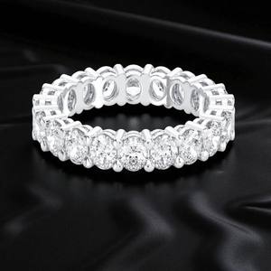 Anillo de Boda de Eternidad Completa con Diamante de Corte Ovalado de Moissanita de 3.00 Quilates E-F/VVS-VS, Hecho en Plata de Ley para Mujer - Product Image 5