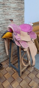 Selle de cheval de course et d'équitation anglaise en cuir de qualité supérieure, faite à la main, design, durable, confortable, avec arceau en bois et fibre de verre, vente en gros - Product Image 3