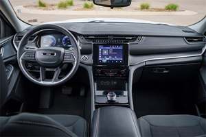 Jeep Grand Cherokee L Laredo 2023, SUV 4x4, Motor 4.1-6L Gasolina, Transmisión Automática, Torque 400-500Nm, Potencia 300-400Ps, Asientos de Cuero, 5 Plazas, Cámara - Product Image 6