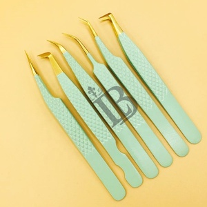 Nouvelles pinces à extensions de cils très demandées, à pointe dorée, avec logo Mink, pointe en fibre offerte et manche incurvé offert - Product Image 3