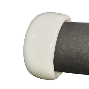 Bracelet manchette minimaliste en résine épaisse et robuste, écologique, durable, fait main, bijou de mode esthétique haut de gamme - Product Image 2