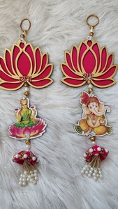 ชุดแขวนผนังประตูลายดอกบัวทำมือสำหรับพิธีทางศาสนา ฉากหลังพระลักษมีและพระพิฆเนศ พร้อมพู่ประดับมุกสำหรับเทศกาลนาวราตรี - Product Image 2