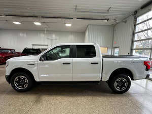 F-150 Lightning AWD Pro 4 portes SuperCrew 5,5 pieds SB Turbo Automatique R17 Sièges en cuir Toit ouvrant panoramique d'occasion 2022-2024 - Product Image 6