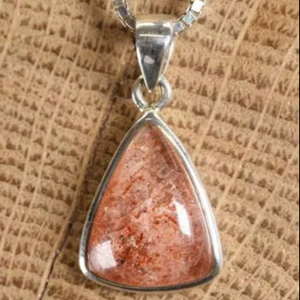 ผู้จัดจำหน่ายส่งเครื่องประดับสไตล์วินเทจ จี้ควอตซ์ธรรมชาติเงินแท้ 925 จากสวนควอตซ์ ผลิตโดย Surgyan Saini Jewelry Manufacturing พร้อมจี้คริสตัล - Product Image 1