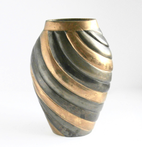 Vase à fleurs en aluminium de taille personnalisée, finition rustique de haute qualité, élégant et moderne pour la maison et la table de mariage - Product Image 1