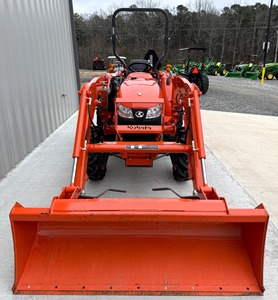 Tractor Agrícola Kubota L2501 – Tractor Compacto de 25 HP de Alta Eficiencia para Arado, Labranza y Aplicaciones Utilitarias - Product Image 3