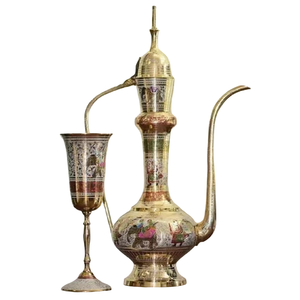 Surahi en laiton pur vintage de haute qualité avec gravure, finition polie pour une utilisation en cuisine, article de cuisine antique arabe - Product Image 5