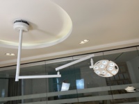 Brandneue 90W Elektrische LED-Decken-Operationsleuchte Mikro-Plastische Chirurgie-Lampe Medizinische Lampe Veterinär-Untersuchungsleuchte Schönheitssalon CE
