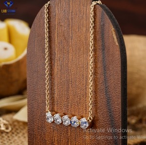 0.954 TDW Pendentif rond en diamant taillé en brillant avec chaîne Bijoux en pierre de laboratoire en or jaune 18 carats - Product Image 2