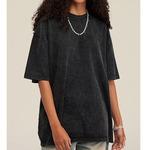 Camiseta Lisa ajustada de corte moderno. Ideal para uso diario casual o Emparejamiento con chaquetas y capas. - Product Image 6