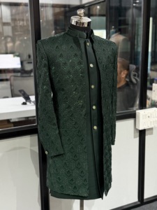 Veste longue traditionnelle en soie brodée de luxe, Sherwani pour homme, ensemble de vêtements ethniques indiens de créateur, vente en gros - Product Image 3