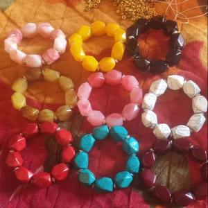 Bracelet jonc rond irrégulier large multicolore éblouissant exagéré en résine faite à la main pour mariage et fête - Product Image 5