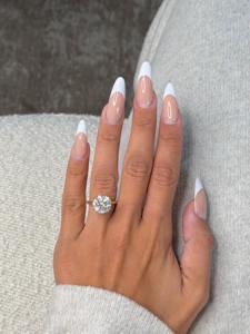 Anillo de Compromiso Solitario con Diamante Cultivado en Laboratorio de Corte Redondo de 5.00 Quilates, Engaste de Doble Garra Catedral, Oro Amarillo de 18k, Certificado GI - Product Image 2