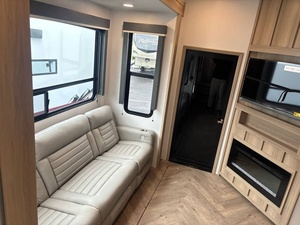 Nouvelles caravanes de voyage Keystone C-a-r-b-o-n 368 2026, adaptées à la vente en gros - Product Image 5