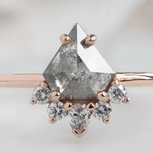 Кольцо с натуральным бриллиантом, 14 карат, розовое золото