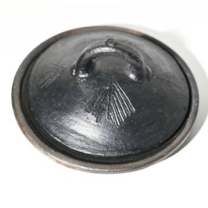 Prix de gros Poêle en argile noire non émaillée naturelle et écologique avec fond rouge pour la cuisine Ustensile Tawa de type gril à gaz - Product Image 5