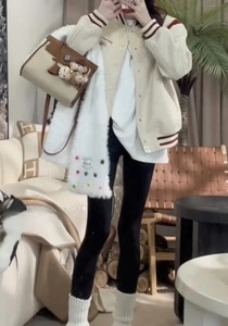 Personnaliser la conception Logo Varsity Jacket Fabricant Quick Dry Windproof Varsity Jackets Trendy Women's Letterman Jackets - Product Image 2