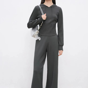 2026Nouvel ensemble deux pièces printemps-automne pour femmes, niche, couleur unie simple et à la mode et mignon, adapté aux sports et aux fêtes - Product Image 1