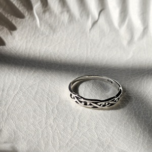 Bague fine en argent uni léger pour anniversaire de mariage ou idée cadeau de Noël - Product Image 5