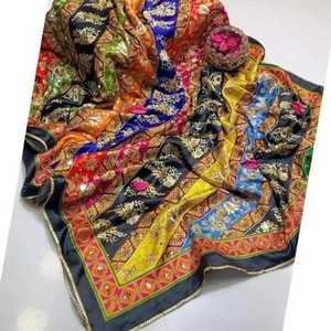 Écharpes ethniques pakistanaises en viscose imprimée pour femmes, fournie directement par l'usine, avec broderie à la main en Gota et travail de miroir - Product Image 4