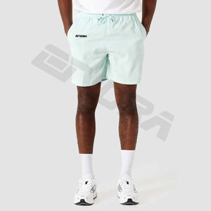 กางเกงยิมขาสั้นแบบคอมเพรสชั่นสำหรับผู้ชาย สวมใส่สบาย สีพื้น ปรับแต่งสีได้ ผลิตจากโพลีเอสเตอร์/คอตตอน แห้งเร็ว เหมาะสำหรับวิ่งและออกกำลังกาย - Product Image 1