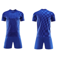Maillot de football d'été personnalisé pour adultes, impression par sublimation, logo personnalisé, léger, séchage rapide, respirant, 100% polyester, col en V, manches courtes