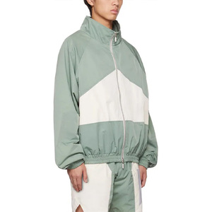 Venta al por mayor personalizado Unisex chándal bloque de color de gran tamaño transpirable 2 piezas cremallera de nylon hombres chaqueta cortavientos conjuntos cortos - Product Image 2