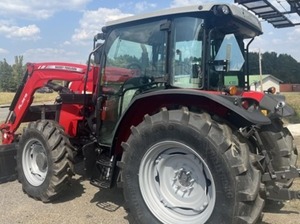 MASSEY FERGUSON 4710 Tractores 100 HP a 174 HP Variants LOADER W/ 84 ''SKID STEER BUCKET COMPARED FL3615 - Product Image 3