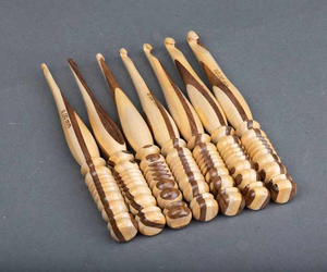 Superbe ensemble d'aiguilles à tricoter indiennes en bois écologique de haute qualité, couleur naturelle, prise confortable et lisse pour un tricot facile à la main - Product Image 5