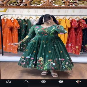 Robe de créateur à impression numérique pour femmes fabriquée avec une lourde georgette, une doublure en crêpe et des manches courtes bouffantes - Product Image 3