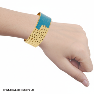 Bracelet jonc en laiton artisanal pour femmes, émail marbré violet et bleu, large, style bohème - Product Image 4