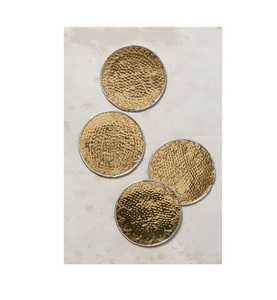 Plaques de chargeur métalliques chics au fini or conçues pour une élégance intemporelle sur les tables de fête et de vacances - Product Image 2