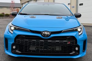 Toyota GR Corolla Circuit Edition 2024 d'occasion en excellent état, sans réserve, 2 100 milles, boîte manuelle 6 vitesses, différentielles Torsen doubles, principalement - Product Image 1