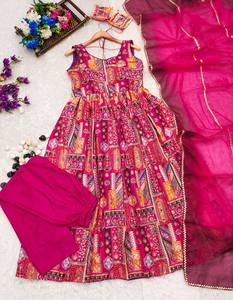 Aaradhya salwar คอลเลกชันเมโลดี้ลึกลับเย็บปะติดปะต่อกันหมุนวงแหวนพระราชกลมกลืนกับออร่าสง่างามและเสียงสะท้อนที่สง่างาม - Product Image 6