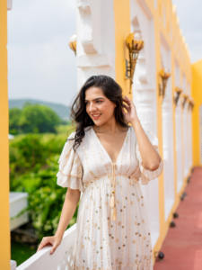 Robe maxi en coton fluide bohème à imprimé doré, robe longue, tenue de plage pour les vacances d'été, imprimé doré, ivoire - Product Image 2