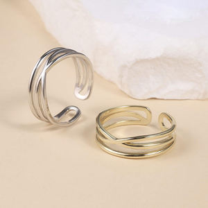 Anillo de declaración ajustable abierto cruzado de tres capas de oro sólido impermeable minimalista de moda de 14K para mujeres y hombres banda lisa para fiesta - Product Image 3