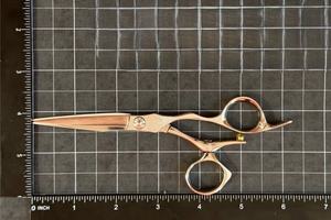 กรรไกรช่างตัดผมสำหรับร้านตัดผม5.5-6.5นิ้ว J2ปลายแหลม - Product Image 5