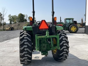 รถไถเดินตามจอห์นนี่ เดียร์ รุ่น 4052M ปี 2022 ระบบขับเคลื่อน 4 ล้อ 55 แรงม้า พร้อมปั๊มและลูกปืน - Product Image 3