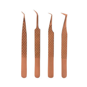 Juego de 4 pinzas de pestañas de lujo con forma de pez de color dorado precisión y estilo para profesionales de pestañas - Product Image 3