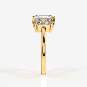 แหวนเงินสเตอร์ลิงประดับเพชรโมอิสซาไนต์ทรงเรเดียนท์คัทสามเม็ด - Product Image 4
